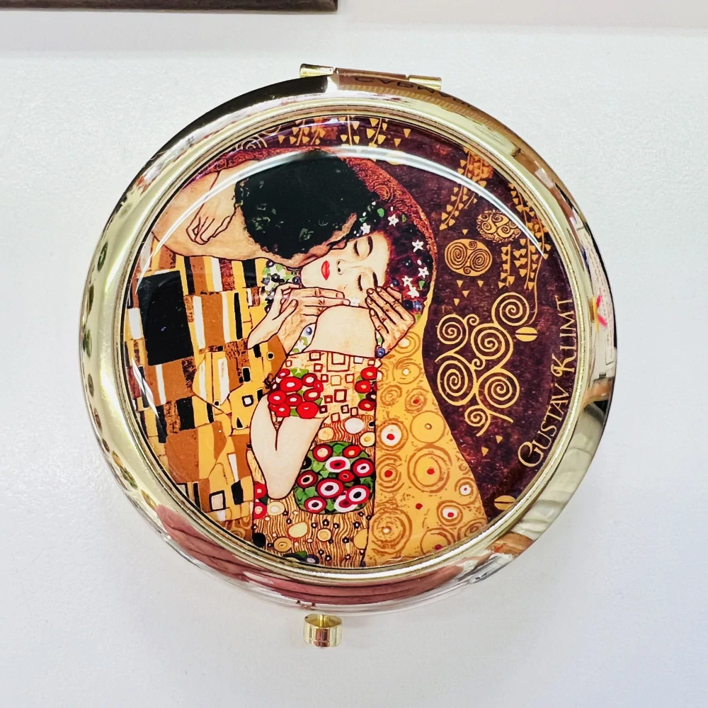 LUXUSNÍ ZRCÁTKO GUSTAV KLIMT V DÁRKOVÉM BALENÍ MOTIV POLIBEK