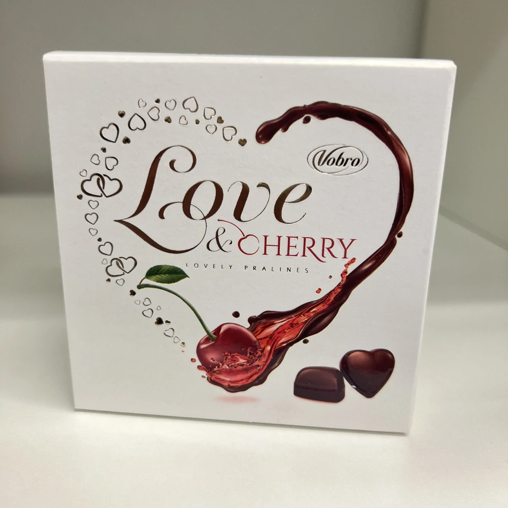 ❤️ Love & Cherry – čokoládové pralinky s třešní v alkoholu (45 g)