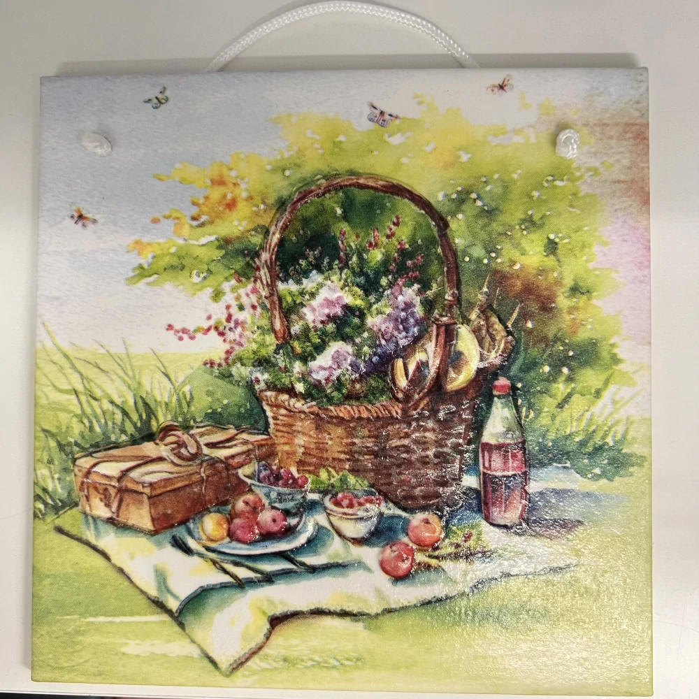🌿 Zdobená keramická dlaždice – Letní piknik 🍎