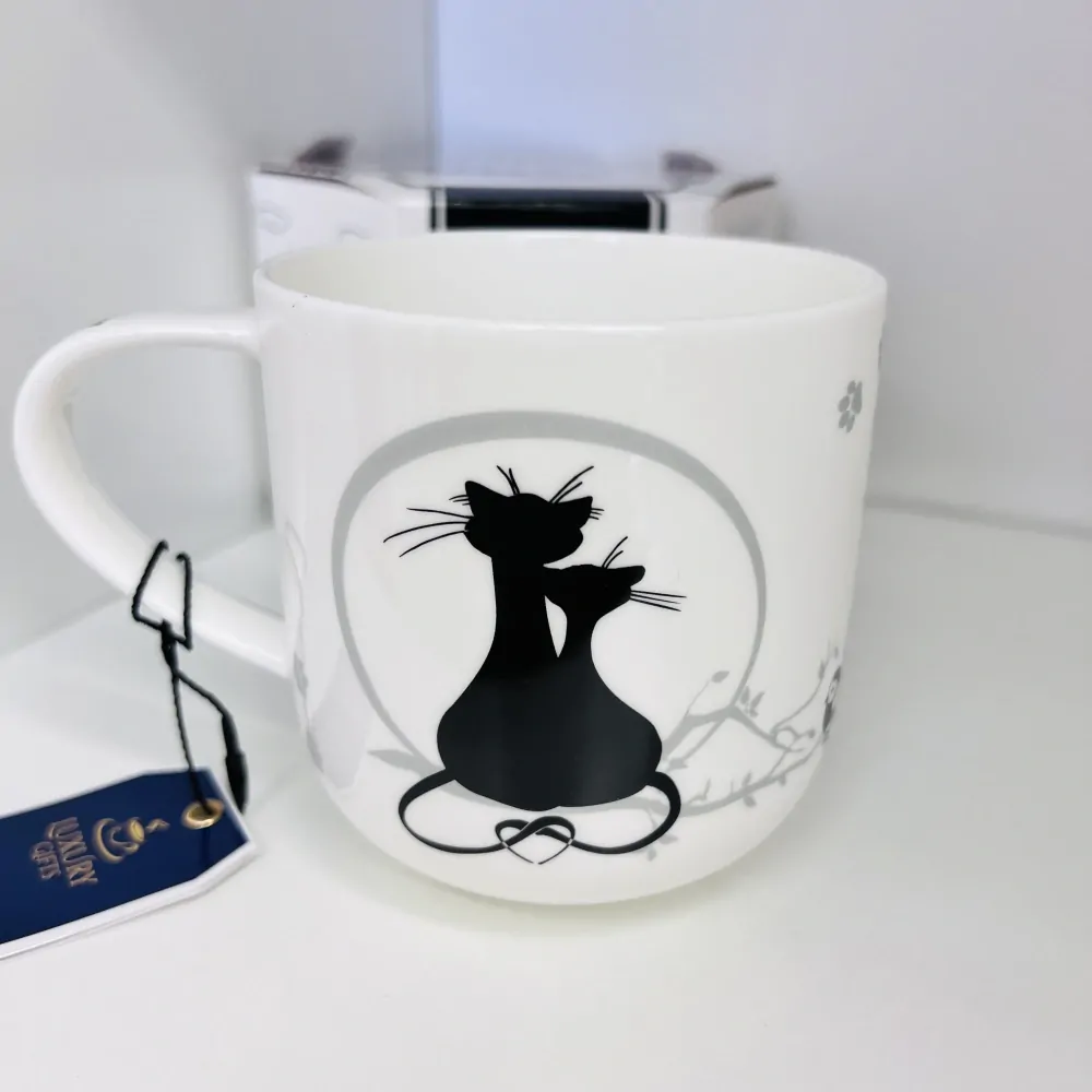 HRNEK MOTIV KOČKY - PAPÍROVÁ KRABIČKA