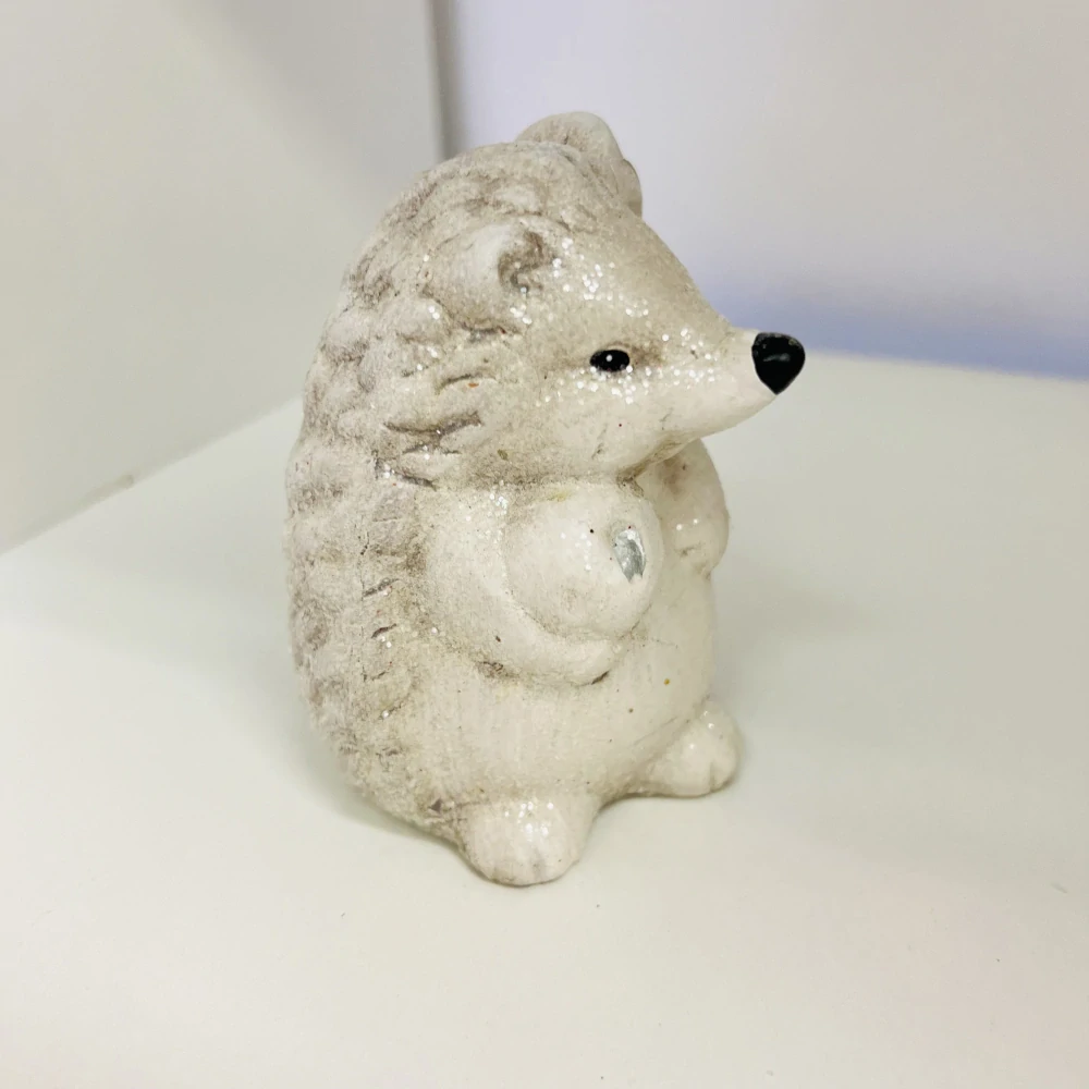 ZIMNÍ DEKORACE FIGURKA JEŽEK 