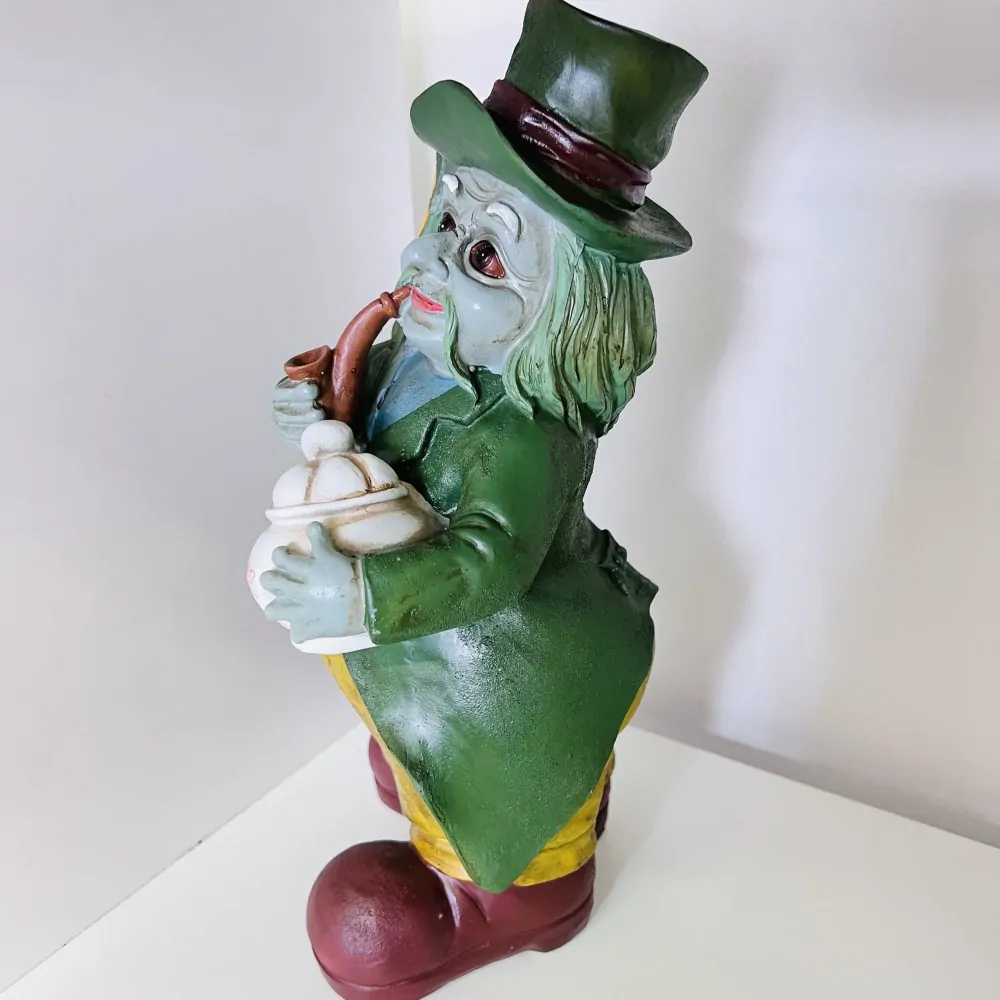 DEKORACE FIGURA VODNÍK S HRNEČKEM