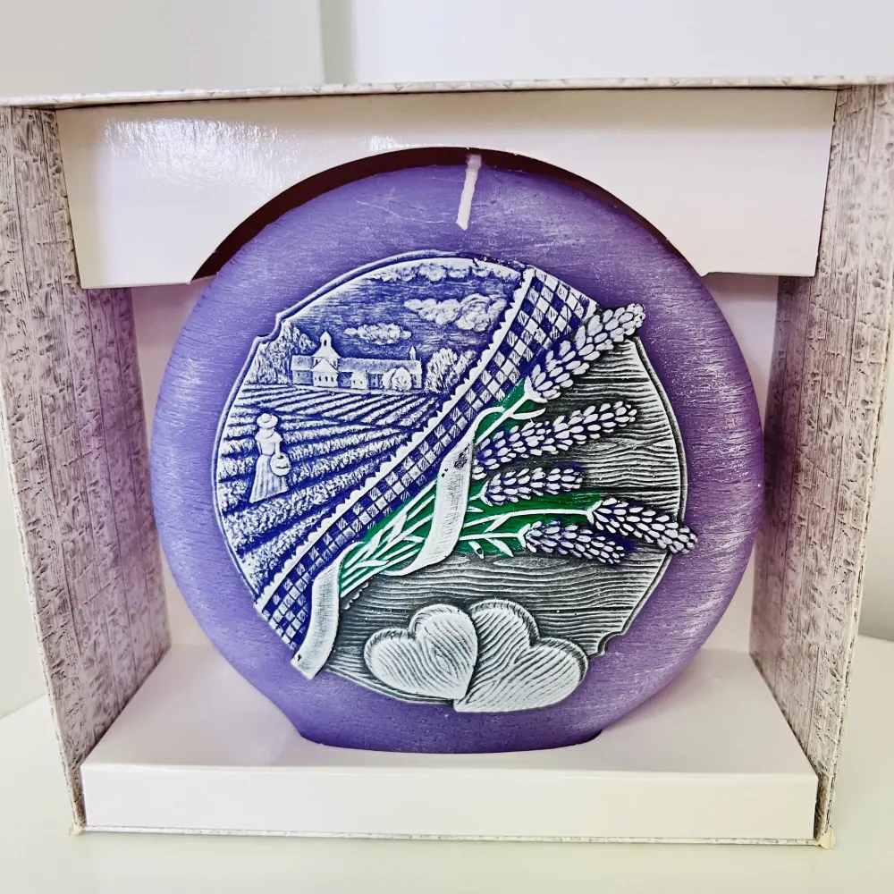 SVÍČKA DISK MOTIV LEVANDULE - LAVENDER KISS