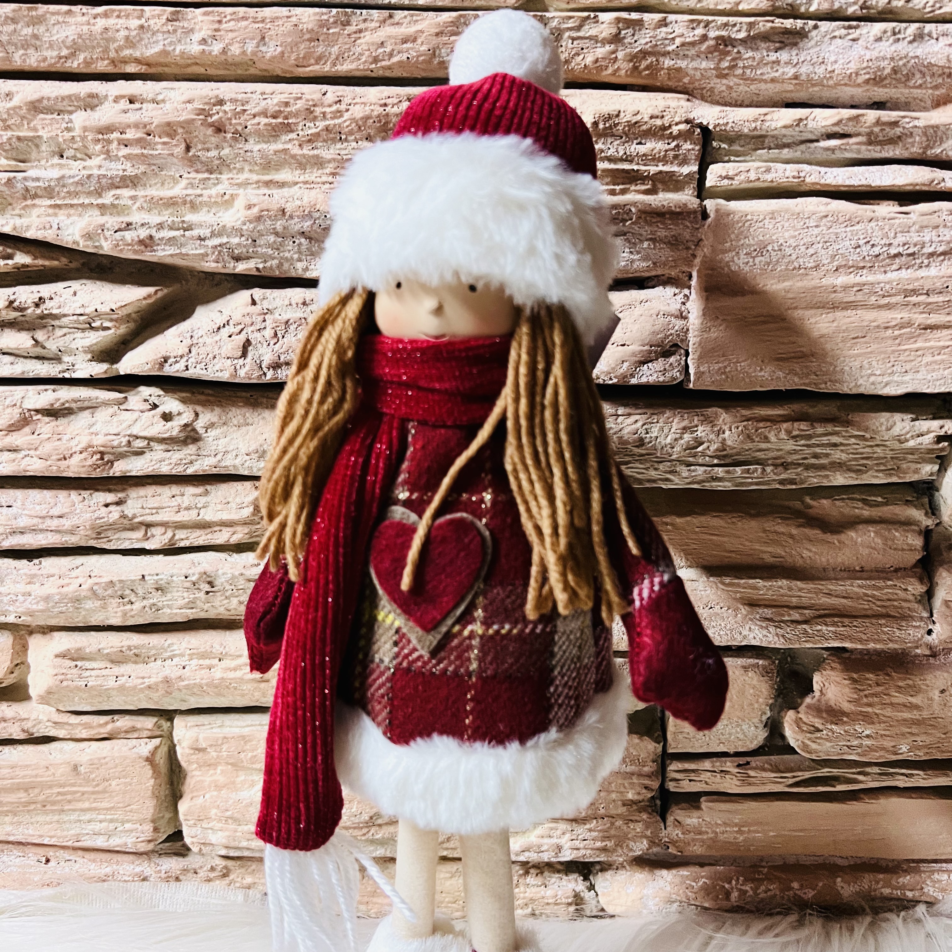 ZIMNÍ DEKORACE STOJÍCÍ HOLČIČKA