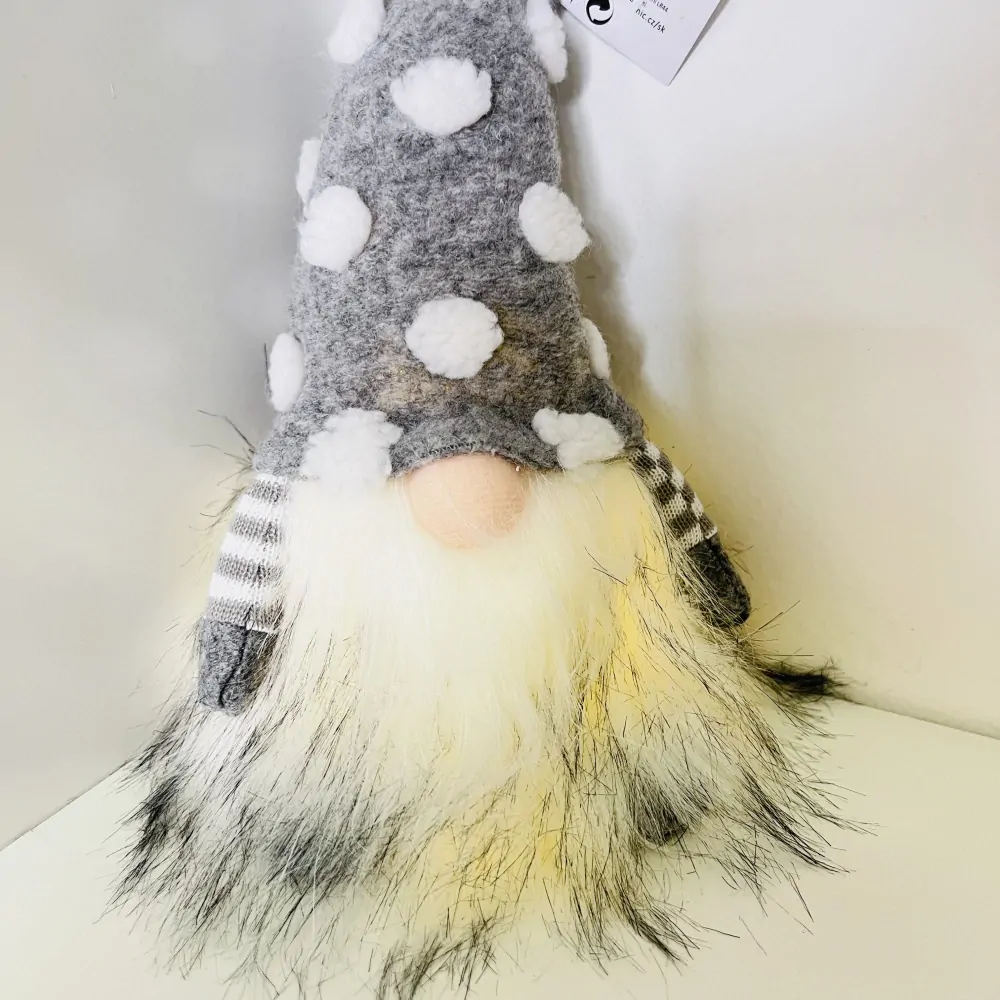 ZIMNÍ DEKORACE FIGURKA SKŘÍTKA S LED OSVĚTLENÍM