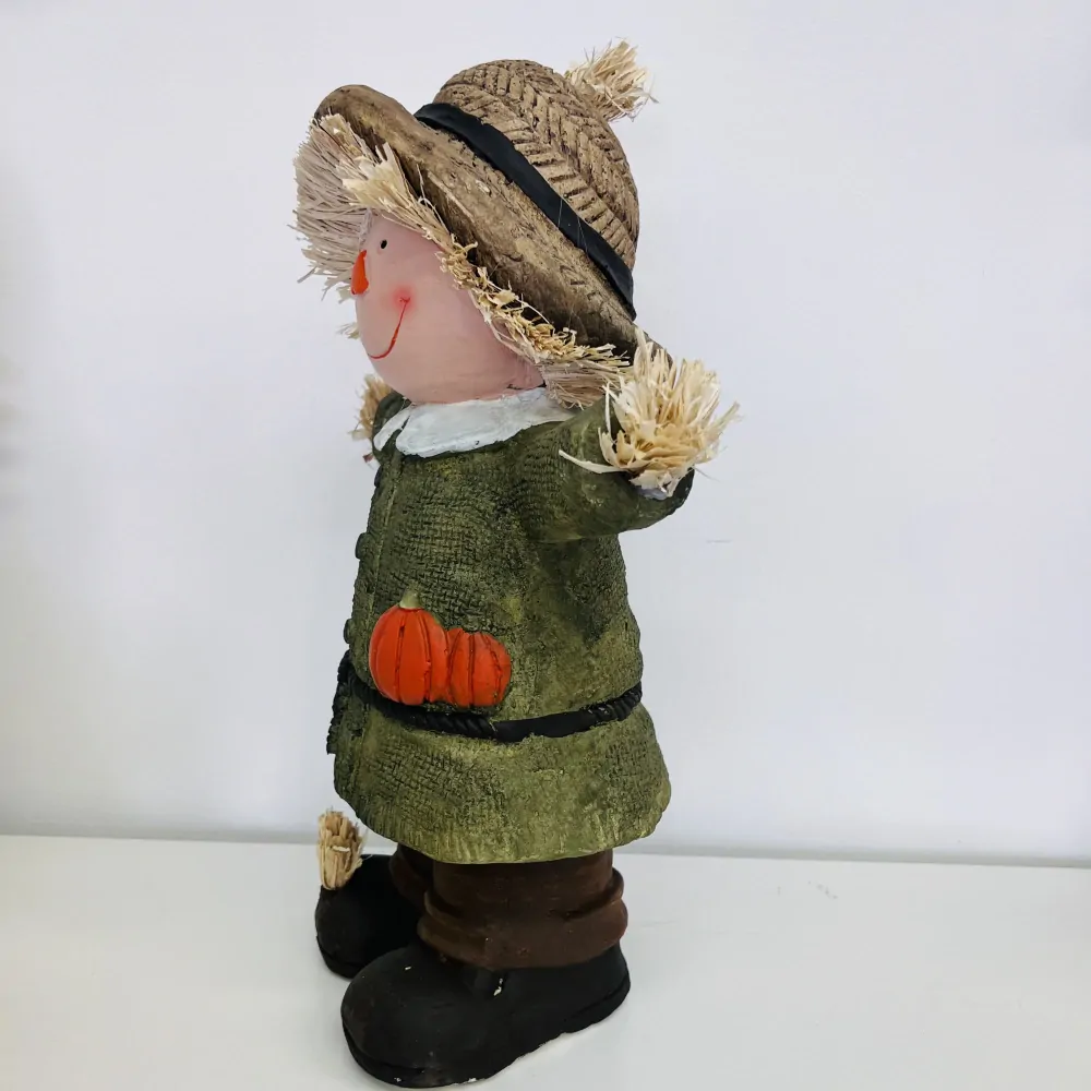 DEKORACE FIGURA STRAŠÁKA CHLAPEC