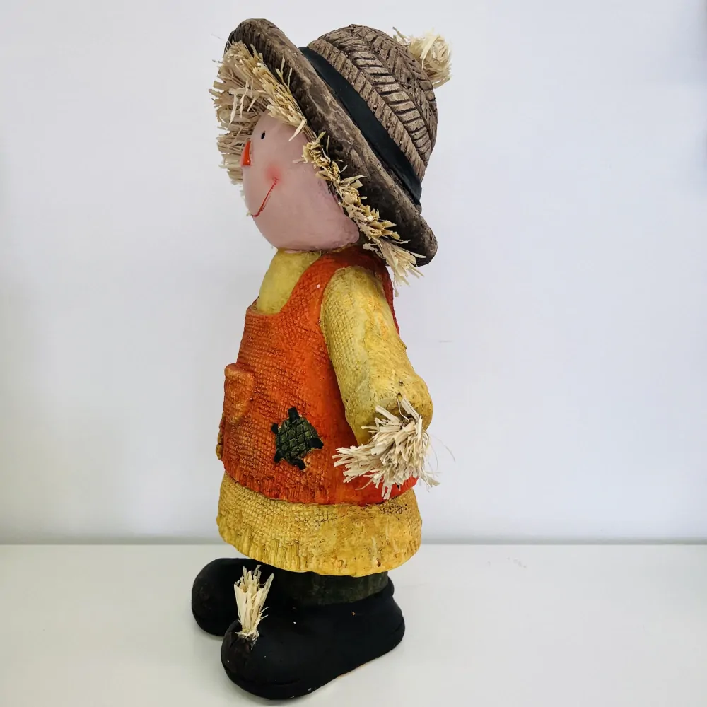 DEKORACE FIGURA STRAŠÁKA DÍVKY