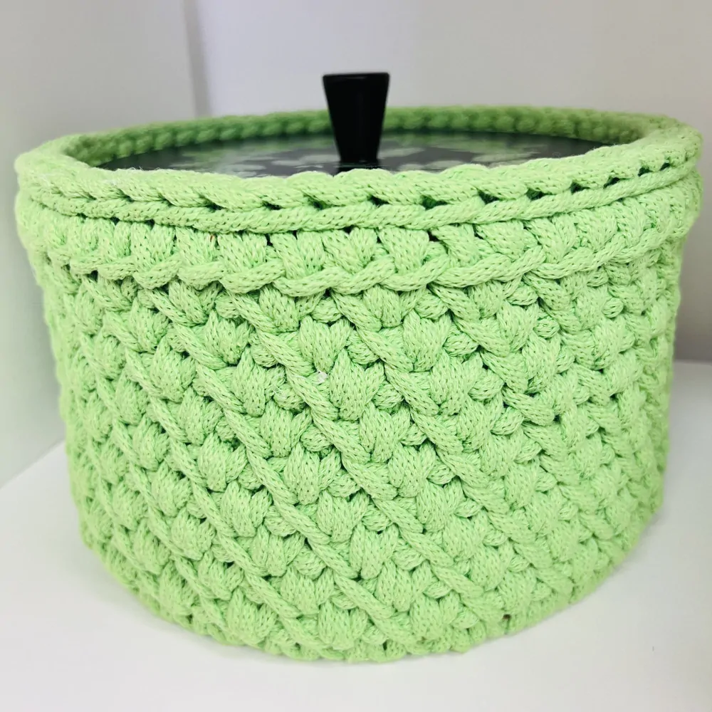 DEKORACE HÁČKOVANÝ KOŠÍK S VÍKEM