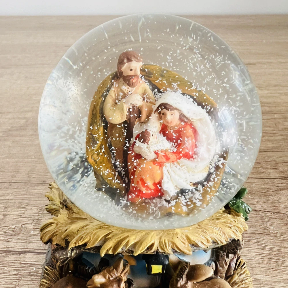 DEKORACE SNĚHOVÁ KOULE - BETLÉM - DVA DRUHY