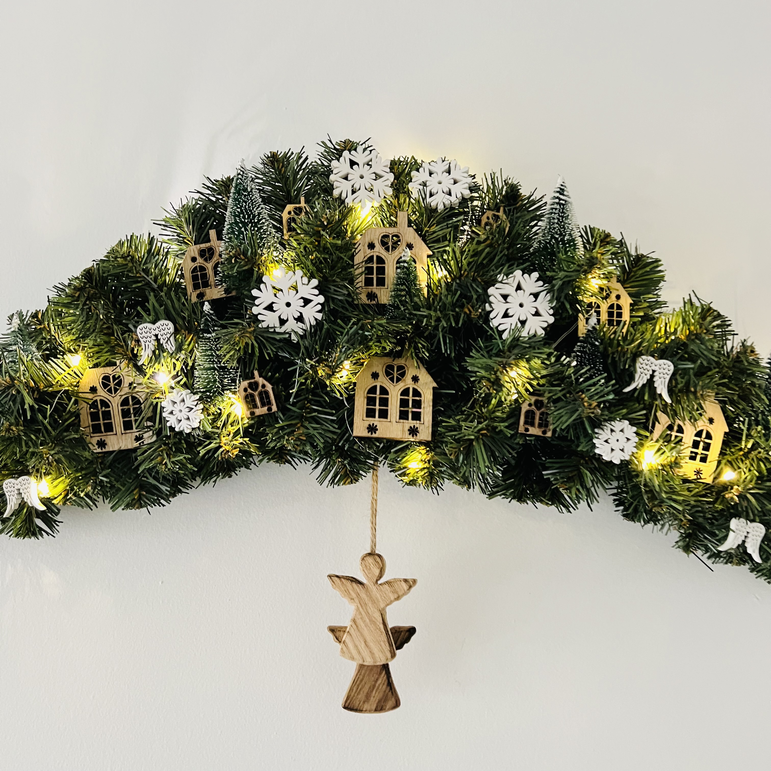 ZIMNÍ DEKORACE ZDOBENÁ GIRLANDA