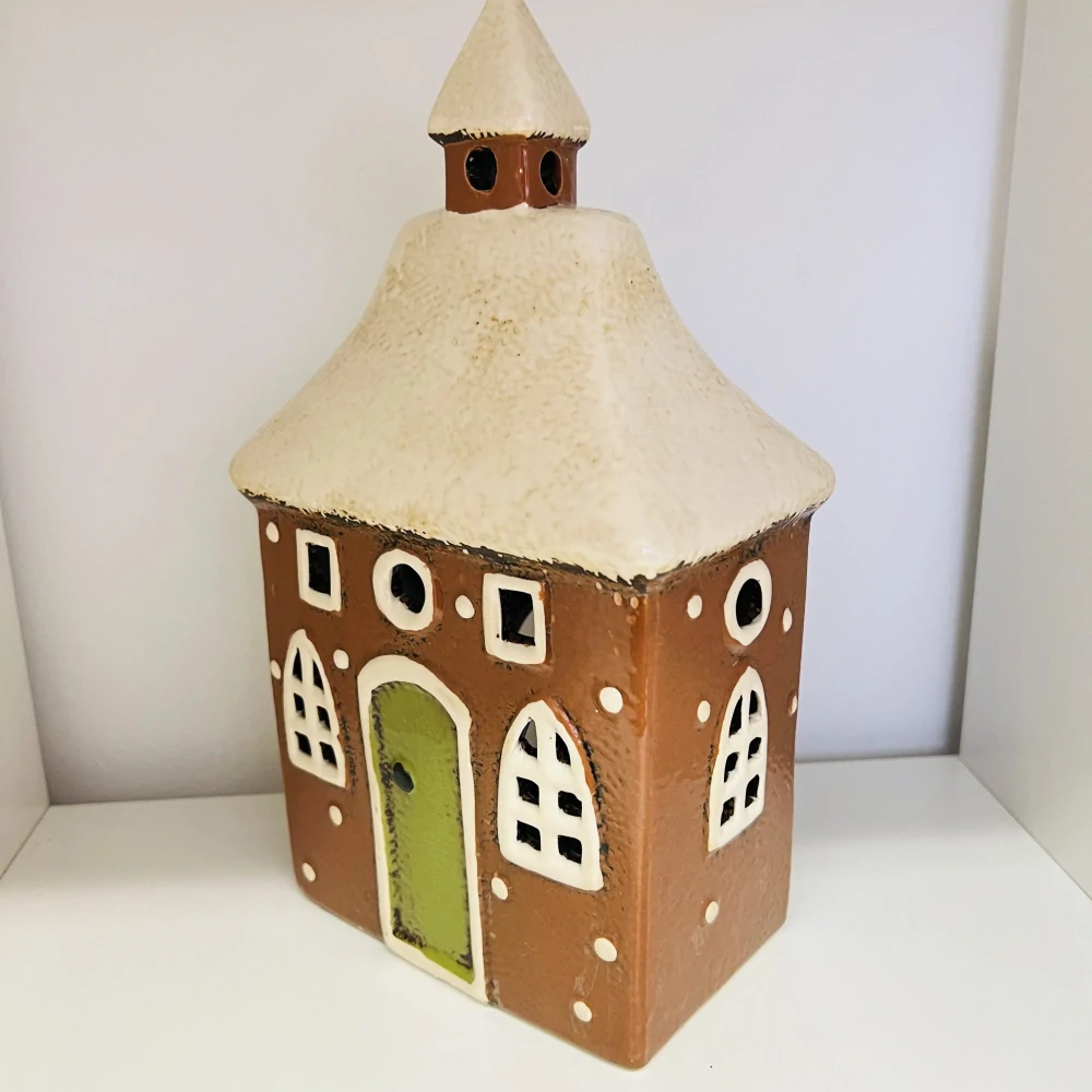 DEKORACE KERAMICKÝ DOMEK NA LIGHT SVÍČKU 