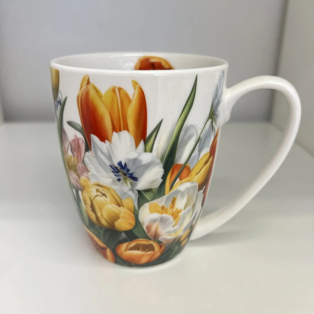 HRNEK V DÁRKOVÉM BALENÍ MOTIV TULIPÁNY