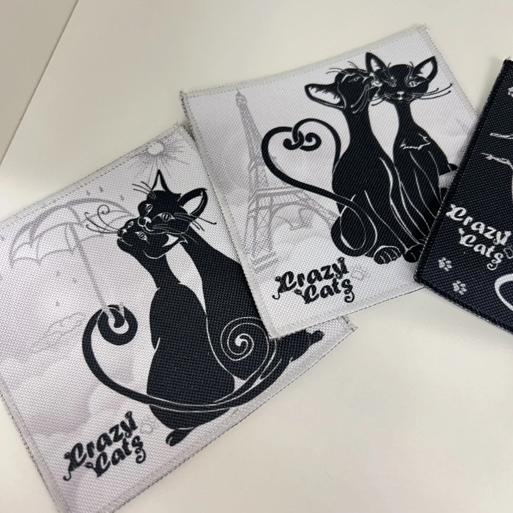 DÁRKOVÉ BALENÍ ČTYŘ LÁTKOVÝCH PODTÁCKU MOTIV KOČIČEK 