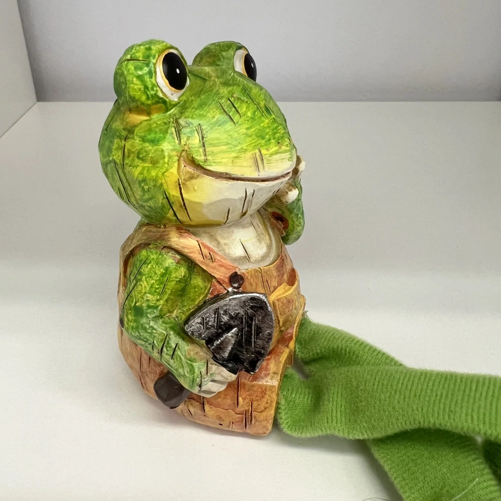 DEKORACE FIGURKA ŽÁBY SEDÍCÍ