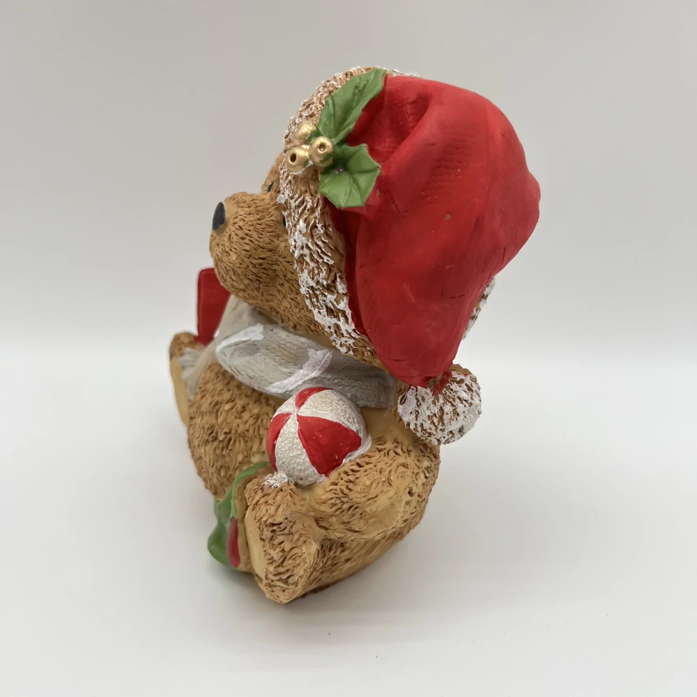 DEKORACE FIGURKA SEDÍCÍHO MEDVÍDKA 