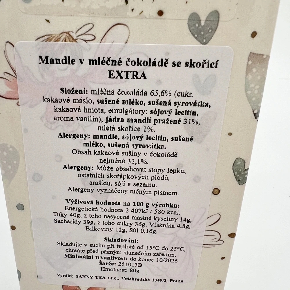VÝPRODEJ - DÁRKOVÉ BALENÍ MANDLE V MLÉČNÉ ČOKOLÁDĚ SE SKOŘICÍ