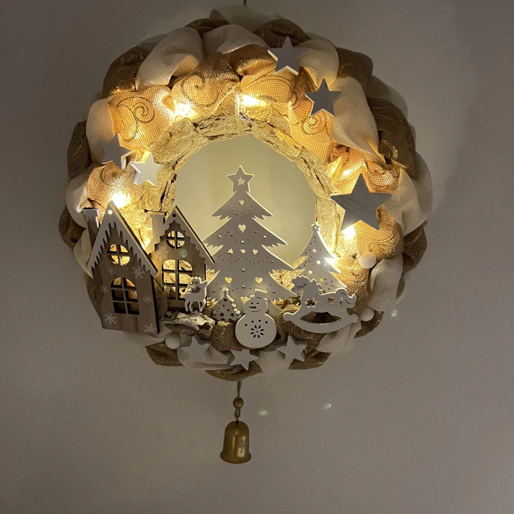 ZIMNÍ DEKORACE VĚNEC NA DVEŘE S OSVĚTLENÍM 