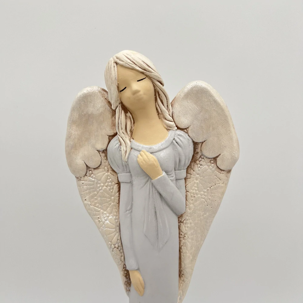 🤍 Elegantní andělka v šedých šatech