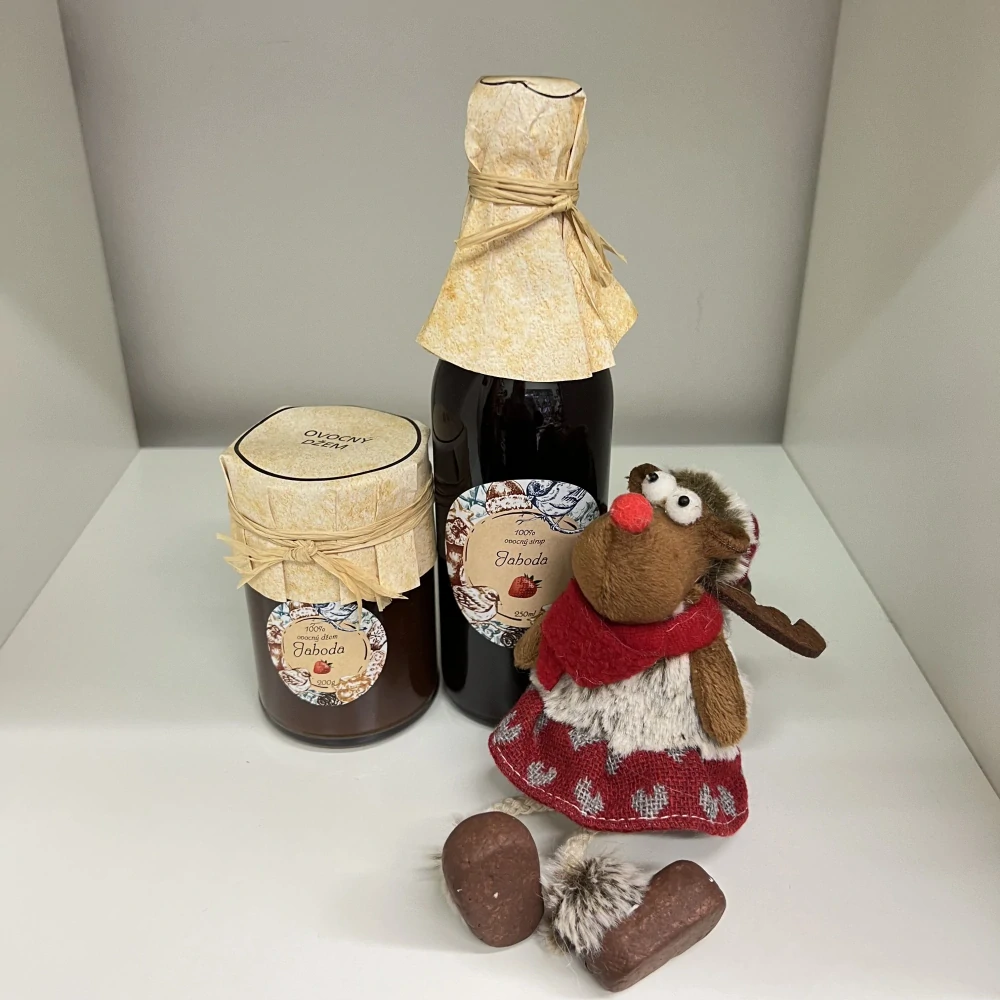 🎁 Dárkový set – Jahodová dobrota + zimní sobík