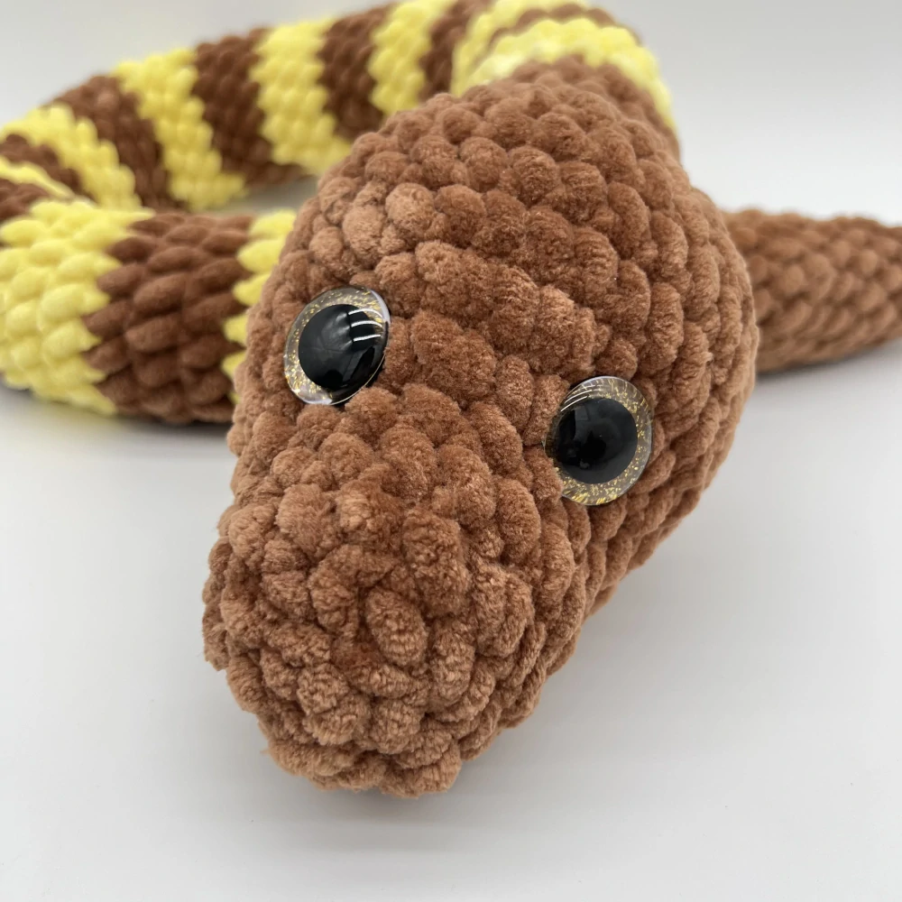 🐍 Háčkovaný had – ručně vyrobený plyšový mazlíček
