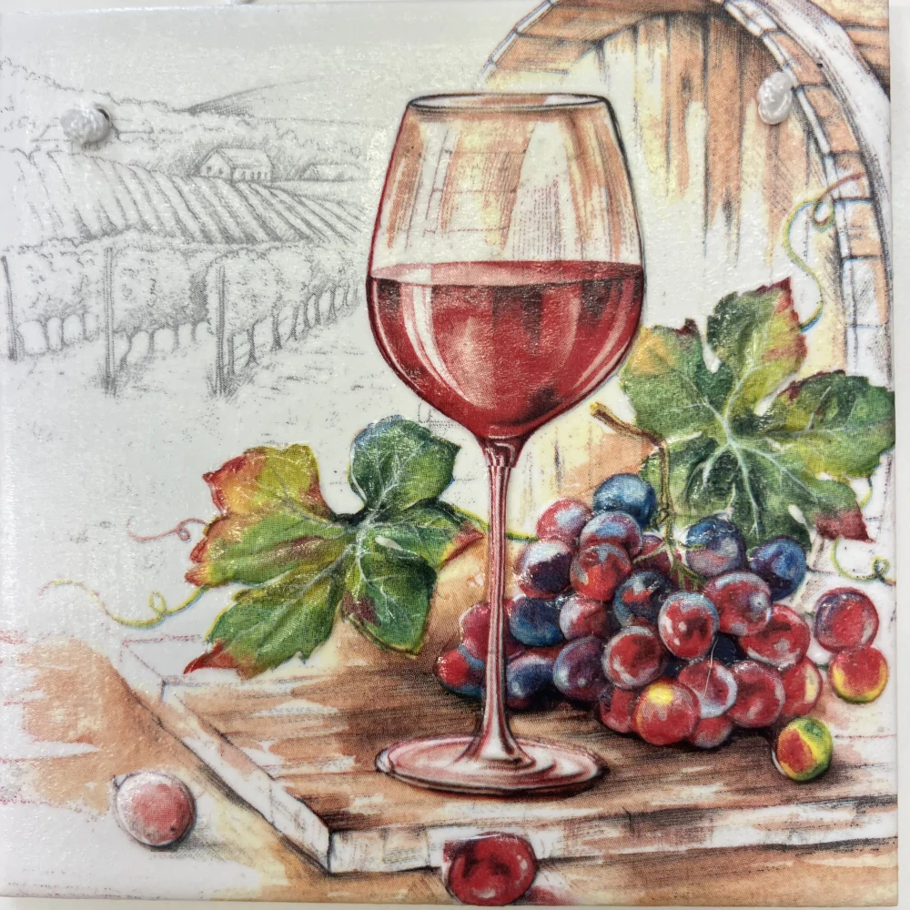 🍷 Zdobená keramická dlaždice – Červené víno na vinici 🍇