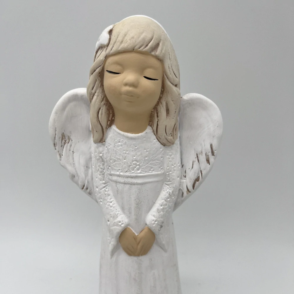 🤍😇 Andělská dívka s jemnými křídly 😇🤍