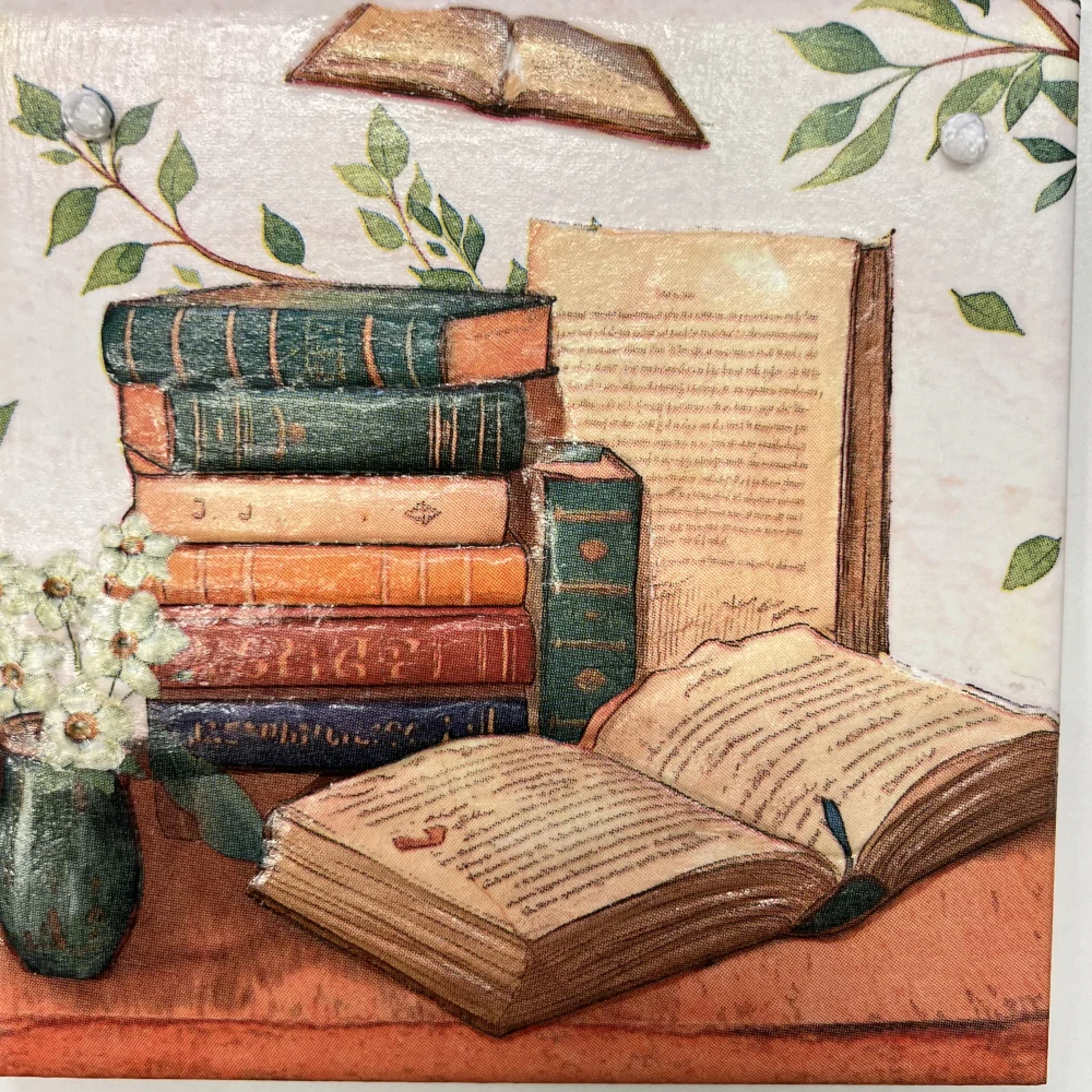 📚✨ Keramická dlaždice zdobená technikou Decoupage 3D ✨📚