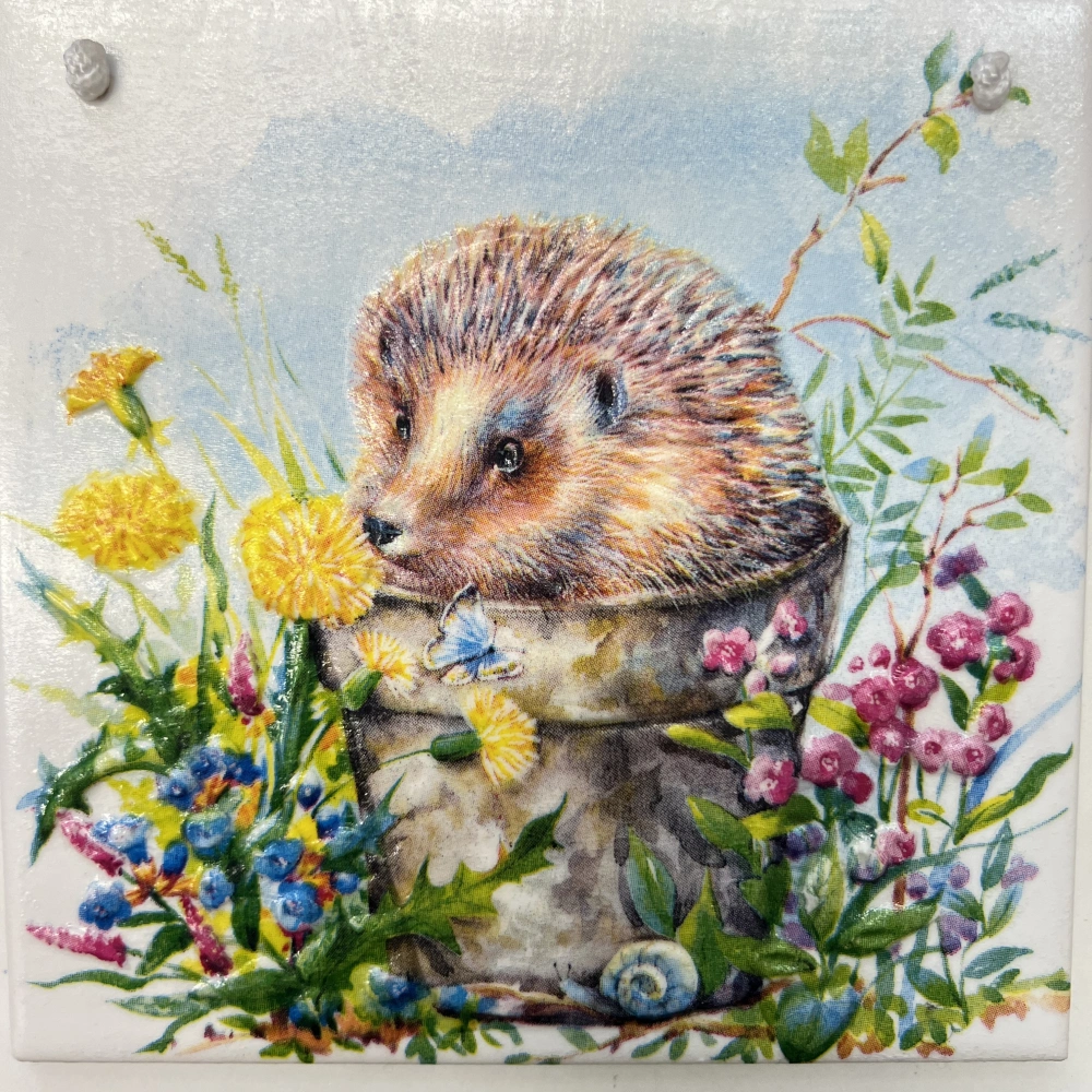 🦔🌼 Keramická dlaždice – Ježeček mezi květinami 🦋🌿