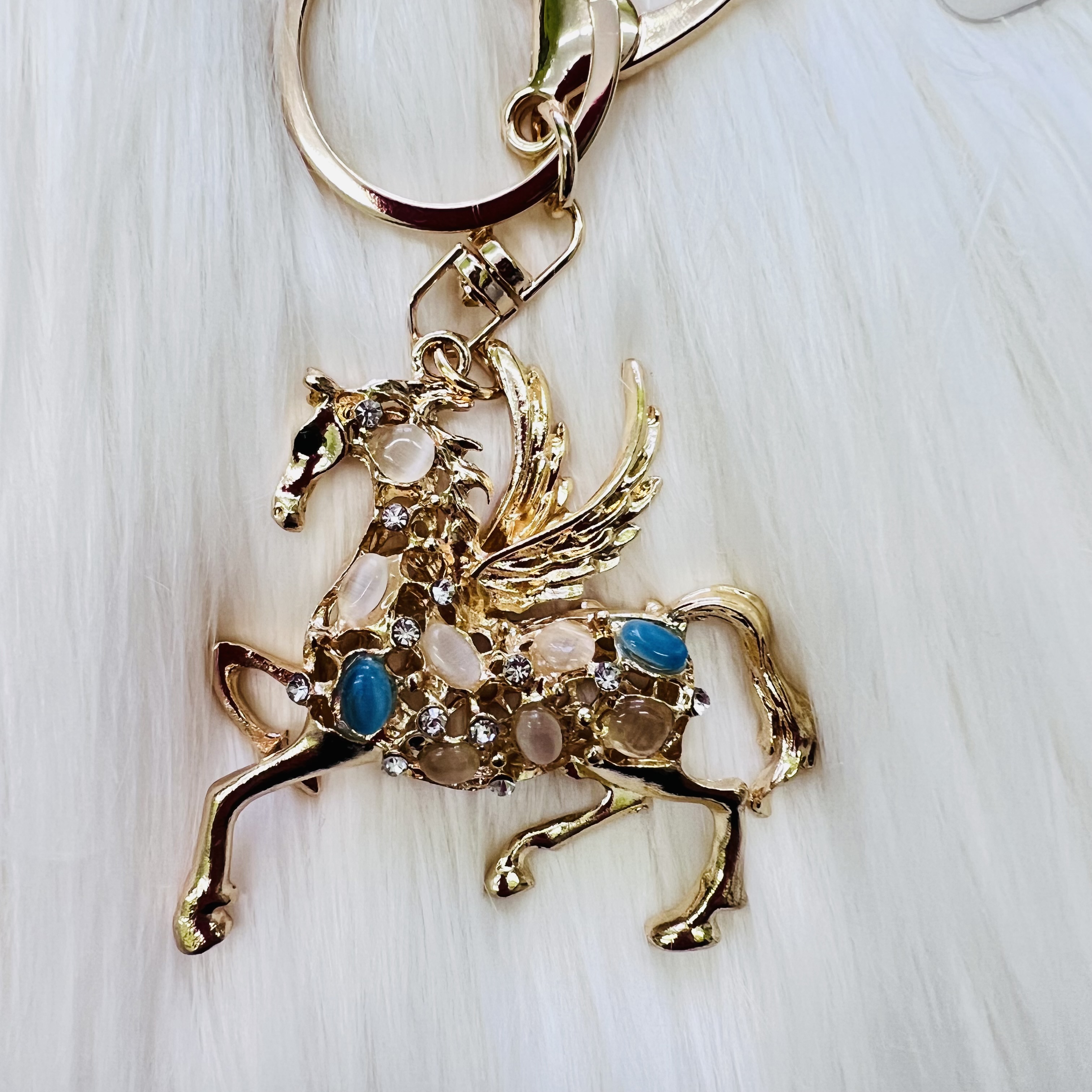 PŘÍVĚSEK NA KABELKY