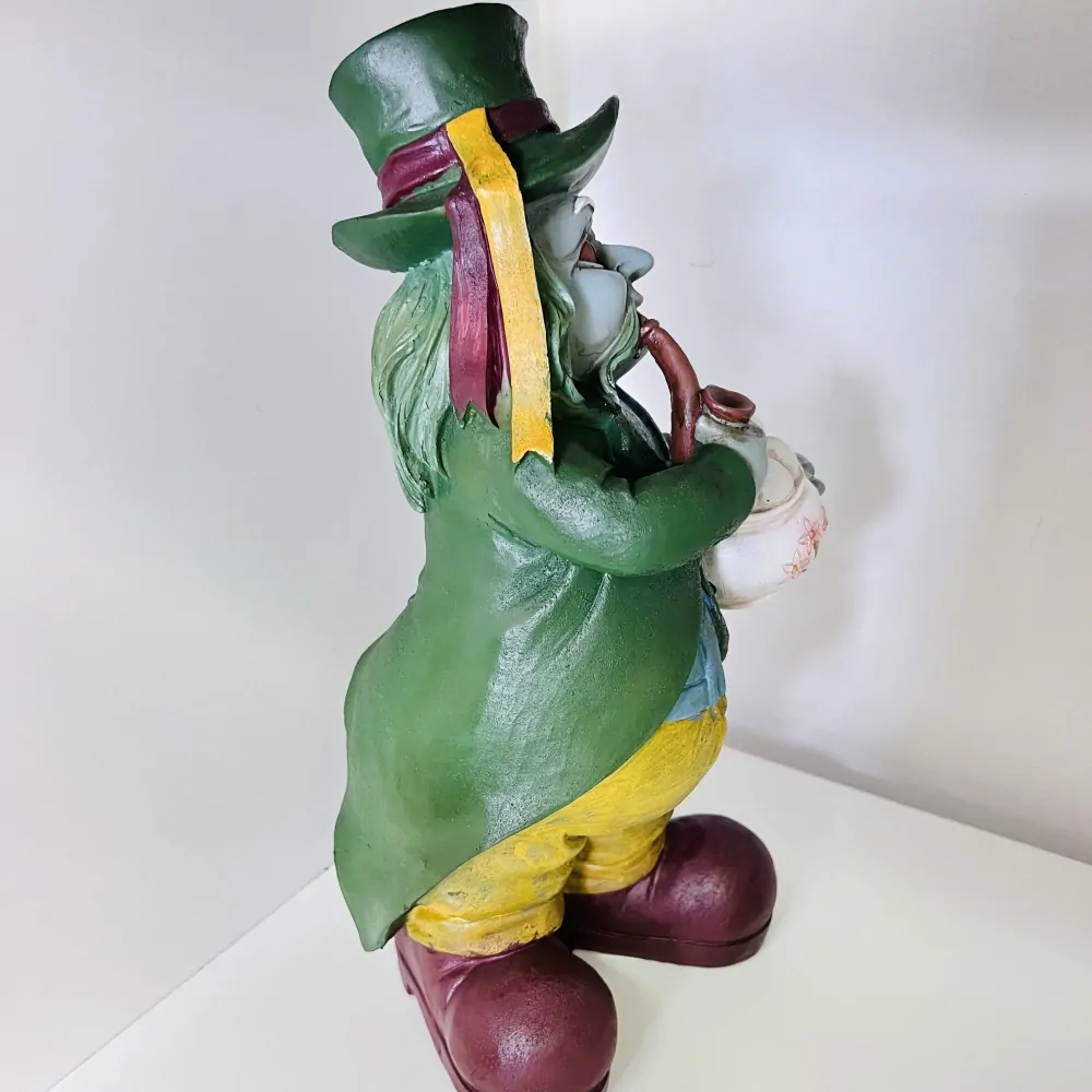 DEKORACE FIGURA VODNÍK S HRNEČKEM
