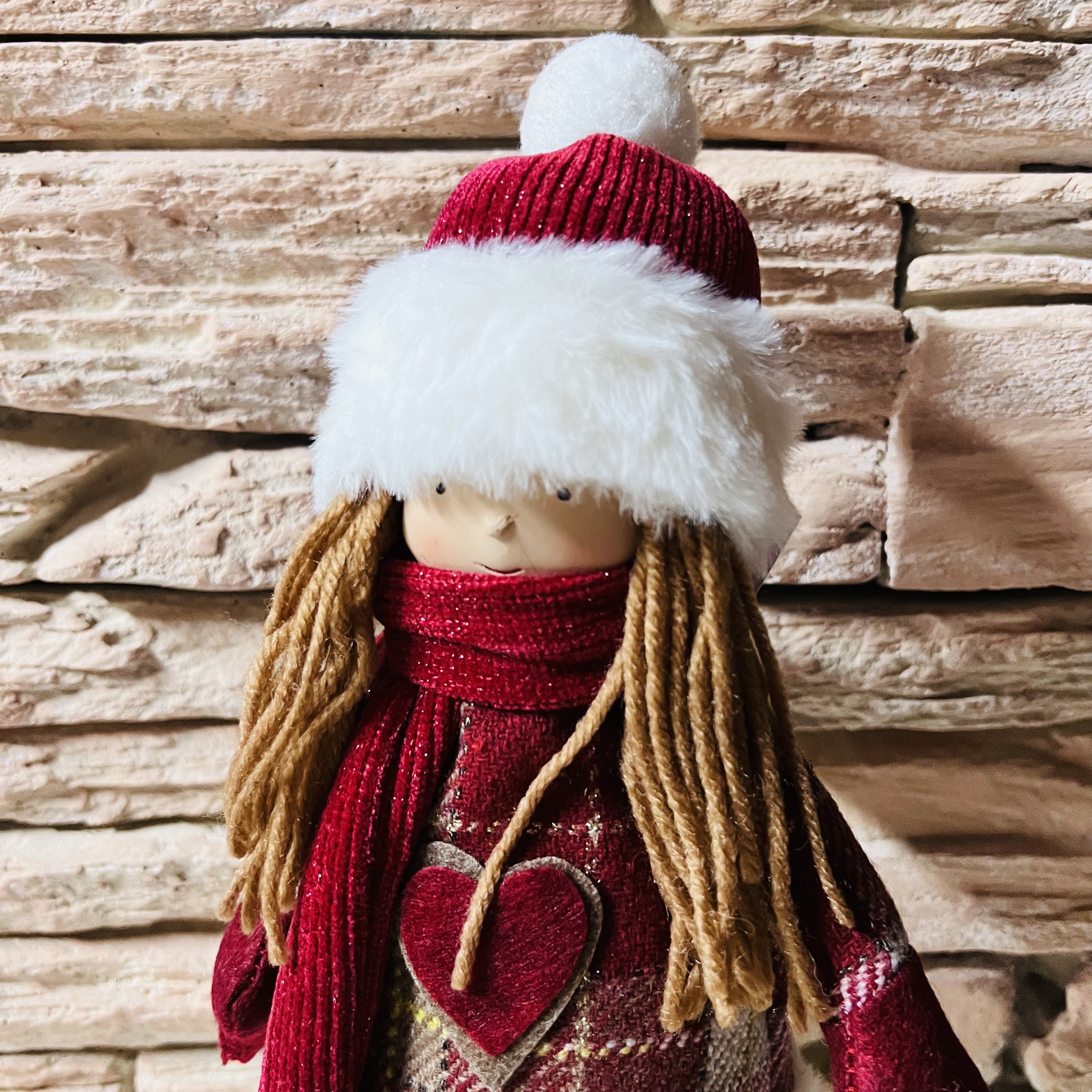 ZIMNÍ DEKORACE STOJÍCÍ HOLČIČKA
