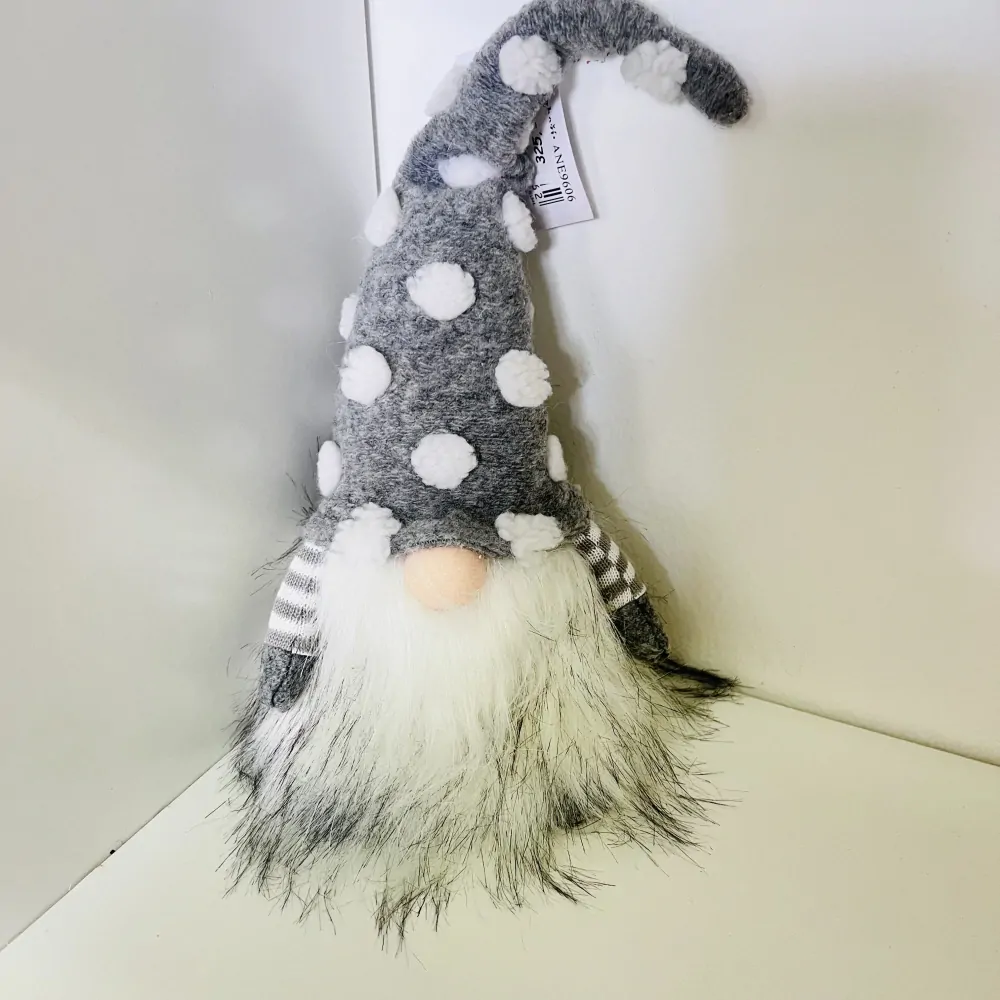 ZIMNÍ DEKORACE FIGURKA SKŘÍTKA S LED OSVĚTLENÍM