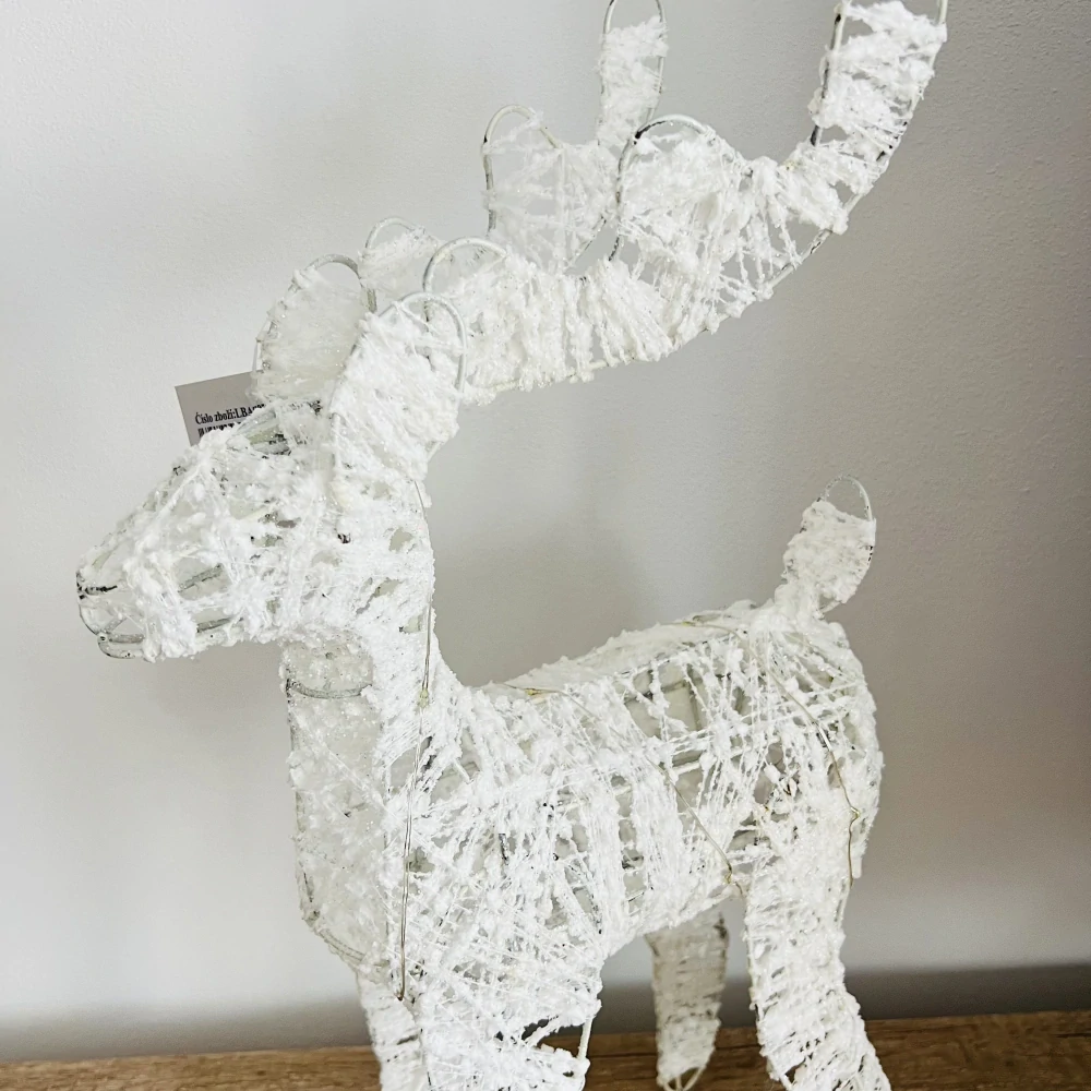 ZIMNÍ DEKORACE SOB S LED OSVĚTLENÍM STŘEDNÍ