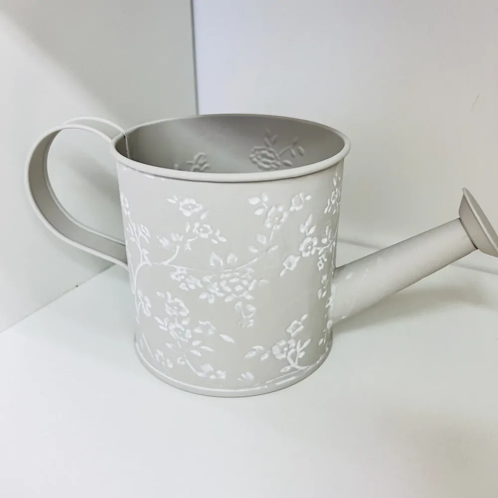 DEKORACE KONVIČKA ŠEDÁ