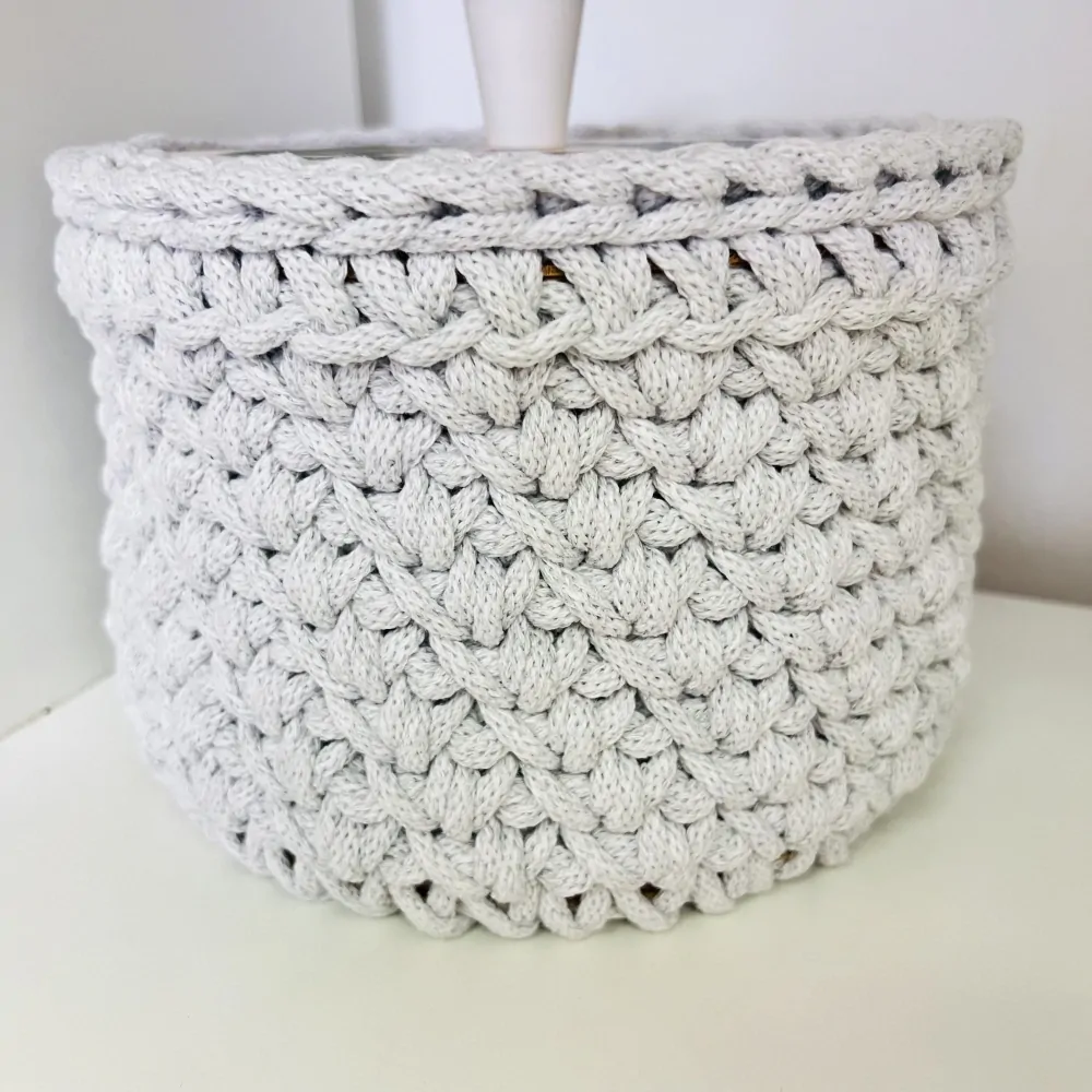 HÁČKOVANÝ KOŠÍK S VÍKEM