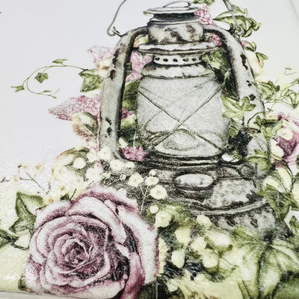 DEKORACE K ZAVĚŠENÍ DLAŽDICE ZDOBENA TECHNIKOU DECOUPAGE 3D