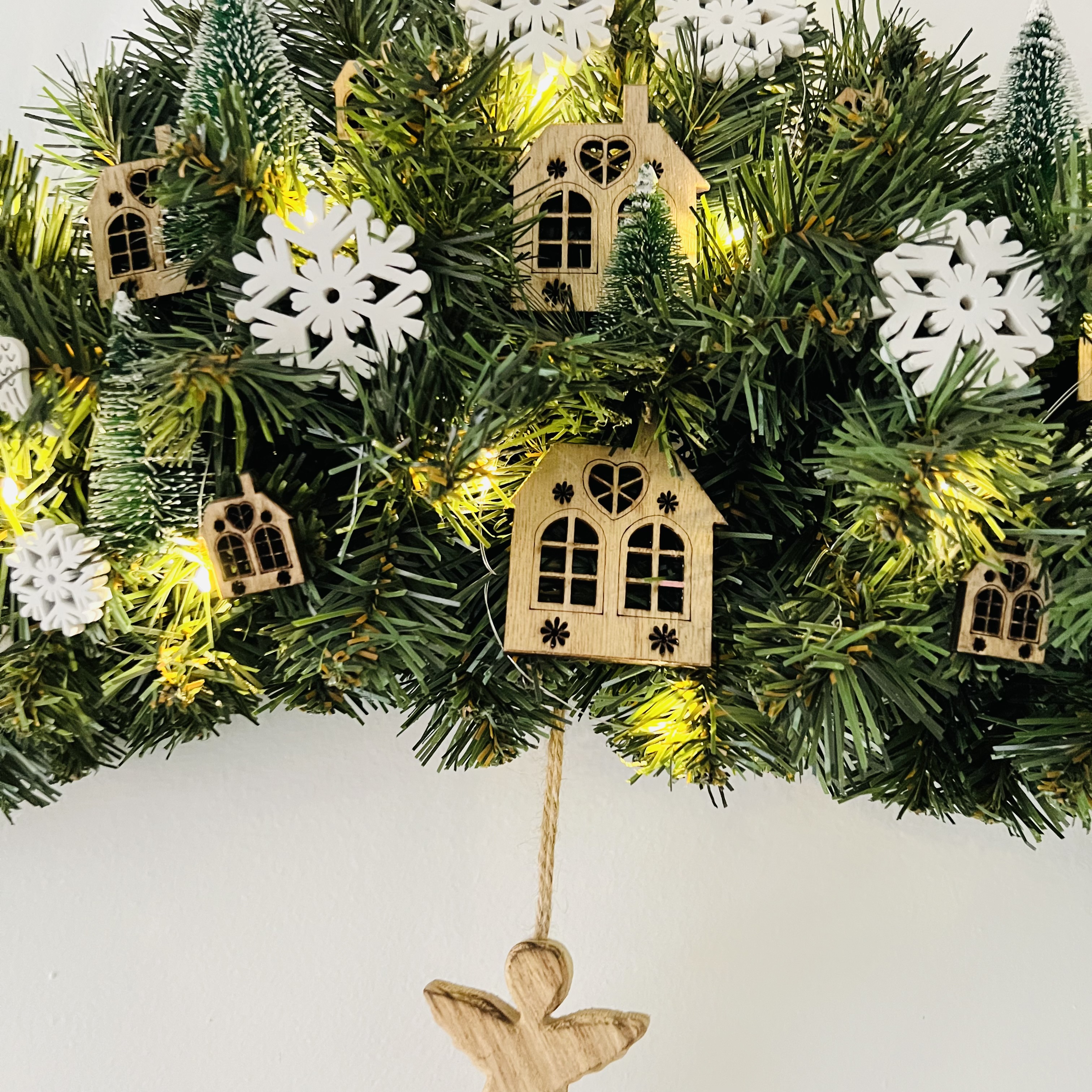 ZIMNÍ DEKORACE ZDOBENÁ GIRLANDA