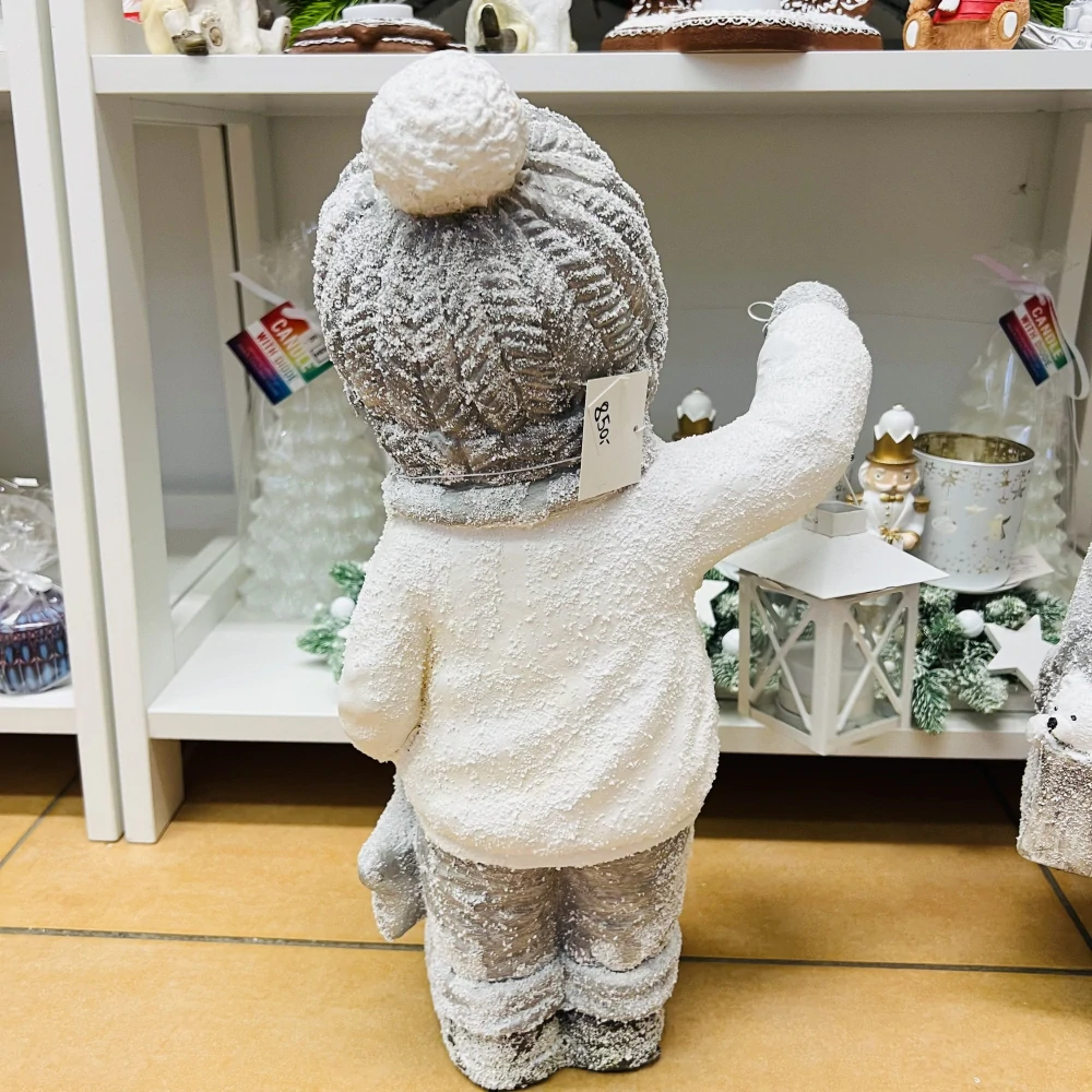 ZIMNÍ DEKORACE FIGURA CHLAPCE S LUCERNOU 
