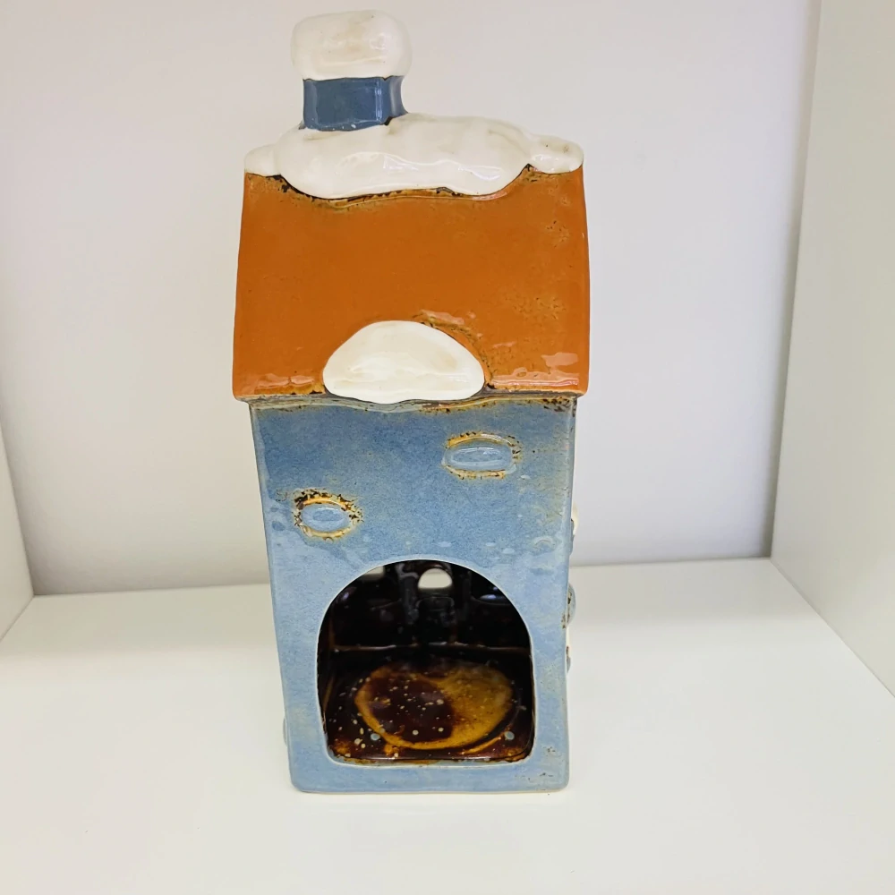 DEKORACE KERAMICKÝ DOMEK NA LIGHT SVÍČKU 