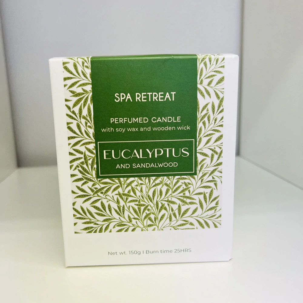 SVÍČKA VE SKLE V DÁRKOVÉM BALENÍ - EUCALYPTUS A SANTALOVÉ DŘEVO