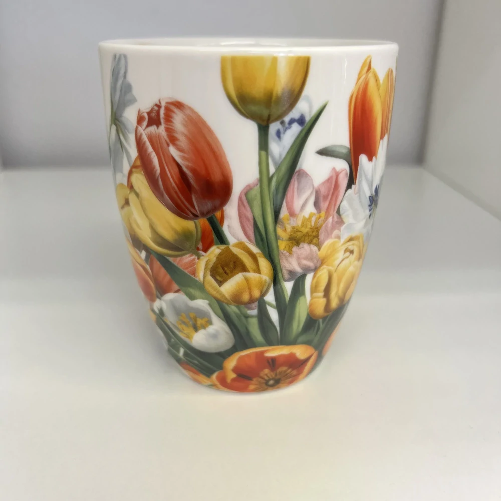 HRNEK V DÁRKOVÉM BALENÍ MOTIV TULIPÁNY