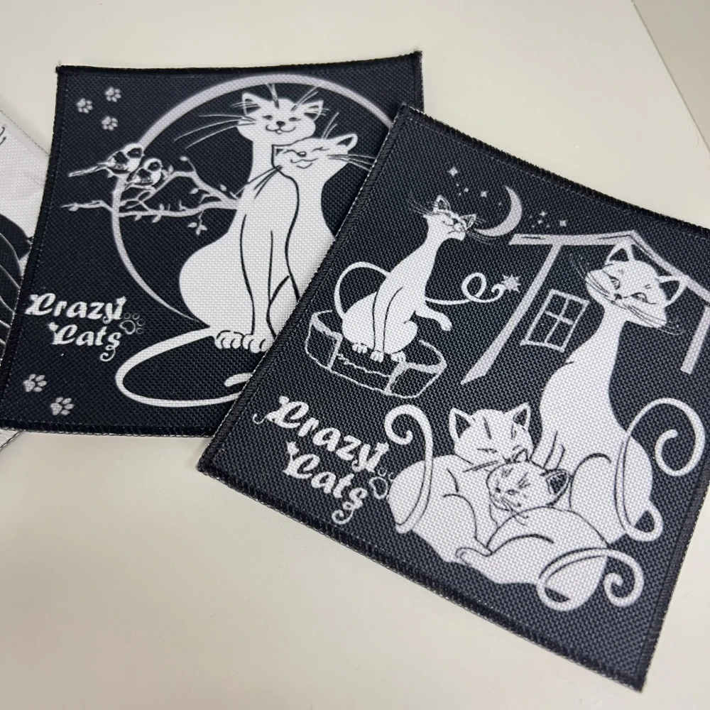 DÁRKOVÉ BALENÍ ČTYŘ LÁTKOVÝCH PODTÁCKU MOTIV KOČIČEK 