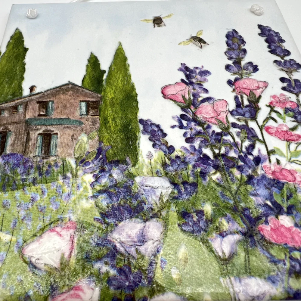 DEKORACE K ZAVĚŠENÍ DLAŽDICE ZDOBENÁ TECHNIKOU DECOUPAGE 3D