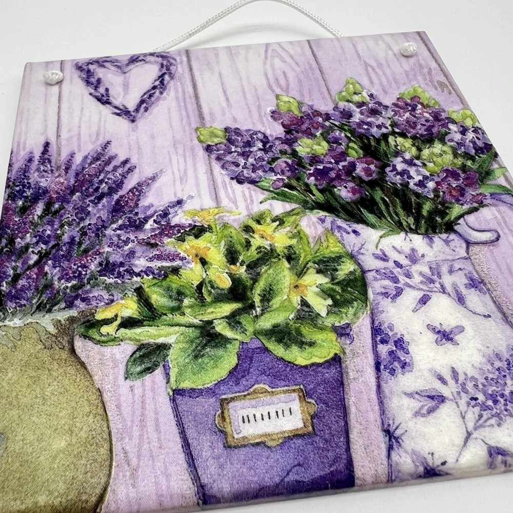 DEKORACE K ZAVĚŠENÍ DLAŽDICE ZDOBENÁ TECHNIKOU DECOUPAGE 3D 