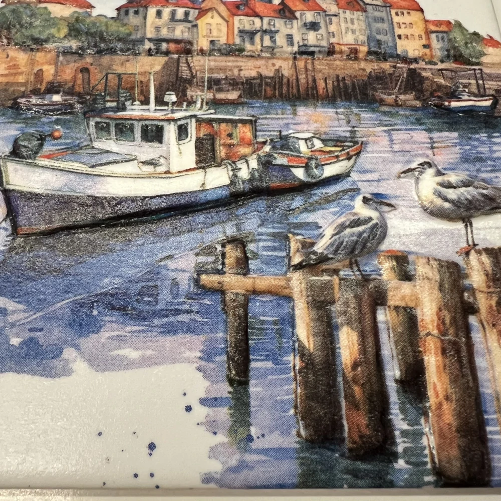 DEKORACE K ZAVĚŠENÍ DLAŽDICE ZDOBENÁ TECHNIKOU DECOUPAGE 3D