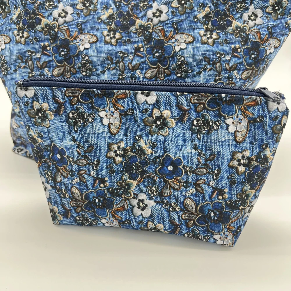 KOSMETICKÁ TAŠKA SE ZIPEM S MOTIVEM KVĚTIN