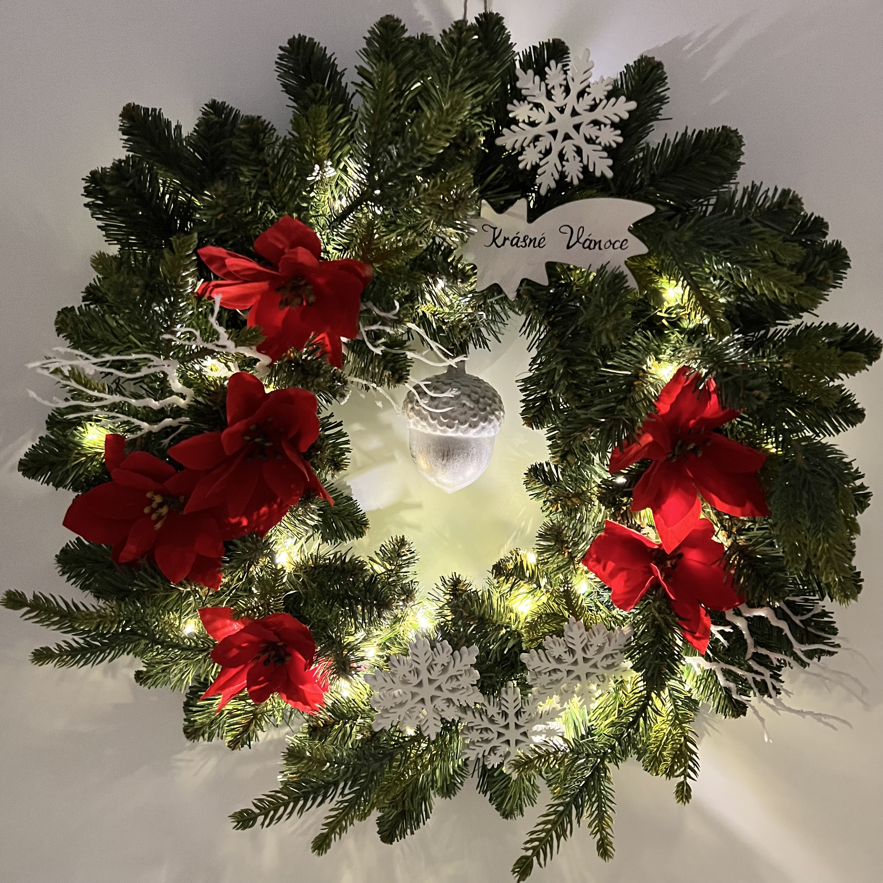 ZIMNÍ DEKORACE VĚNEC NA DVEŘE S OSVĚTLENÍM 