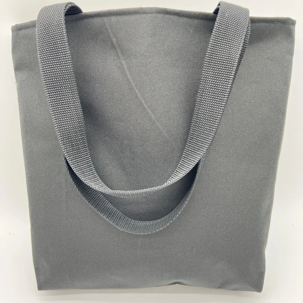 👜 Designová taška – „Zimní vesnička v horách“