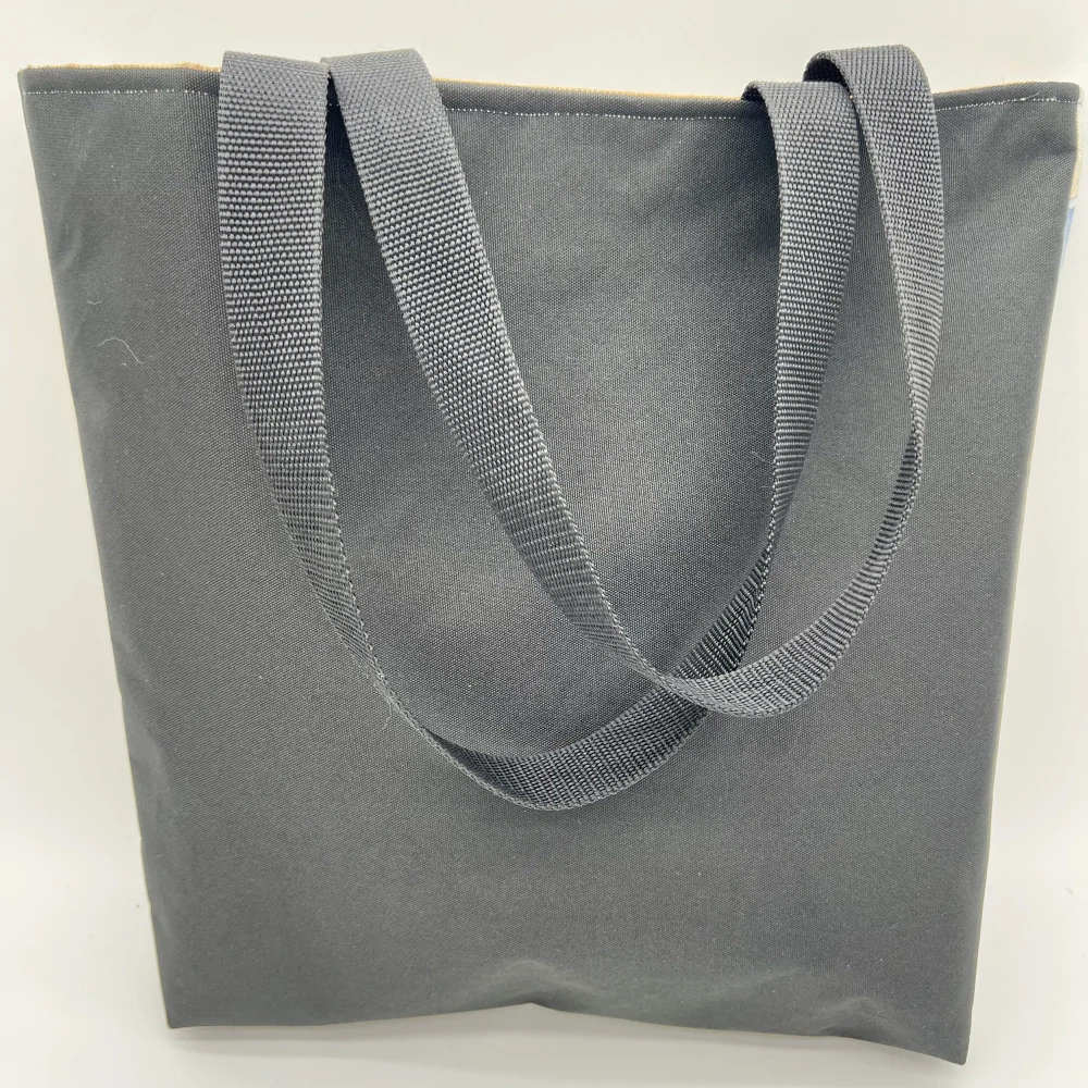 👜 Designová taška – „Zimní městská ulice“
