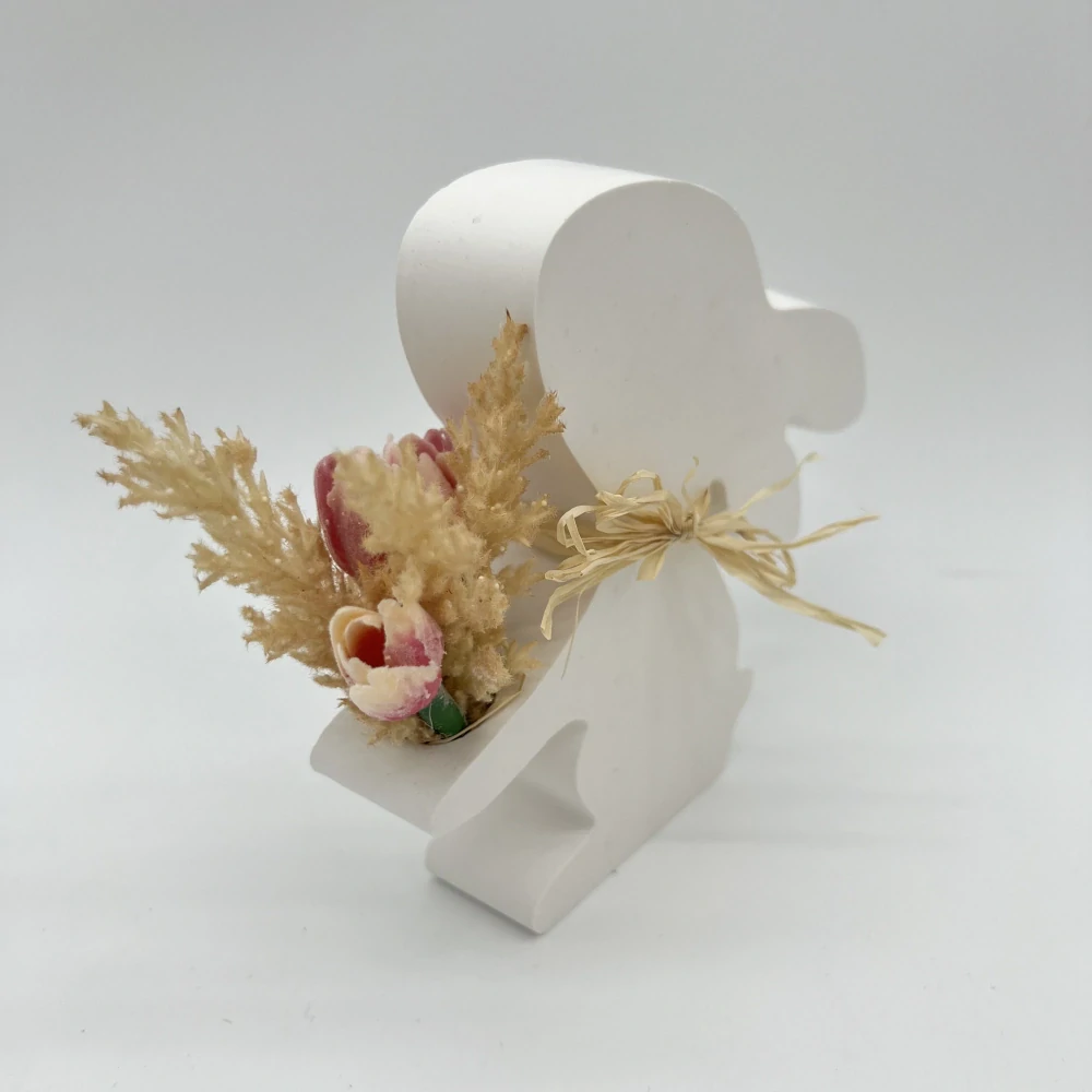 🌾 Keraflotový stojící zajíček s kytičkou v rukách – 14,5 cm (růžová varianta) 🌾🐰